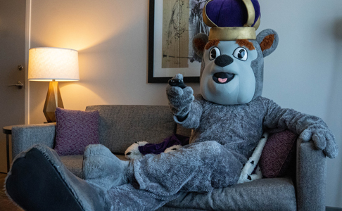 HotelMadisonVA's tweet photo. We are taking reservations for JMU Family Weekend October 2-4, 2020! #familyweekend #jmufamilyweekend #jmunation #officialhotelofjmu #godukes https://t.co/dH8NVNsXLQ