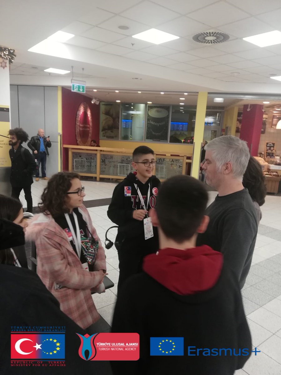 TokiEsenkent's tweet photo. Toki Esenkent Ortaokulu Erasmus+ ilk mobility Macaristan
'da gerçekleşiyor @ulusalajans @umraniyemem @Istanbul_ILMEM https://t.co/JFKb5hLHJr