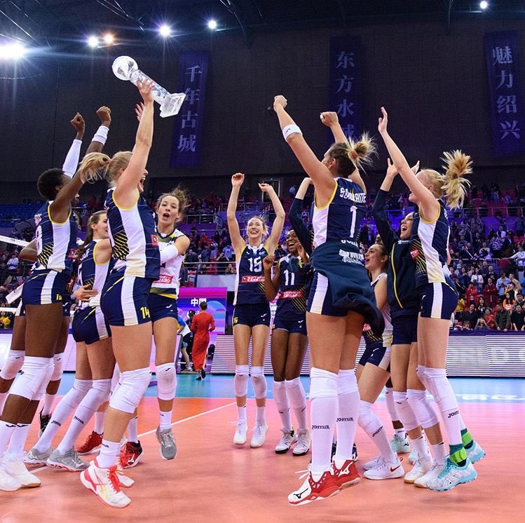 jflvming's tweet photo. Dominio mondiale del volley italiano 💙❤️
#FIVBWomensCWC
#FIVBMensCWC https://t.co/NTg0kWuLqB