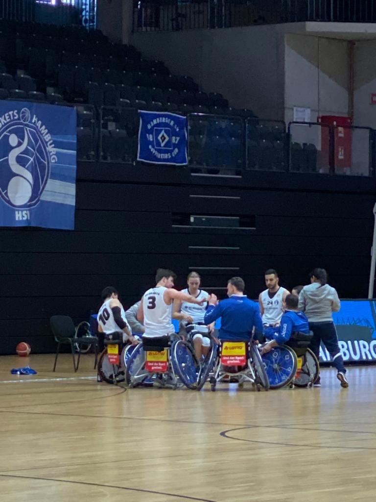 rollenderhsvfan's tweet photo. Rollstuhlbasketball-Bundesliga : HSV BG-Baskets gegen RSV Lahn-Dill 76:94 #hsvbgbaskets #hsv #bgbasket #edelopticsarena #rollstuhlbasketball #wheelchairbasketball #hamburg #rsvlahndill #hsvev #sonntag #wochenende #foto #rollenderhsvfan #alleindiehalle #hsvtopteam #basketball https://t.co/h1YbPl0yuA