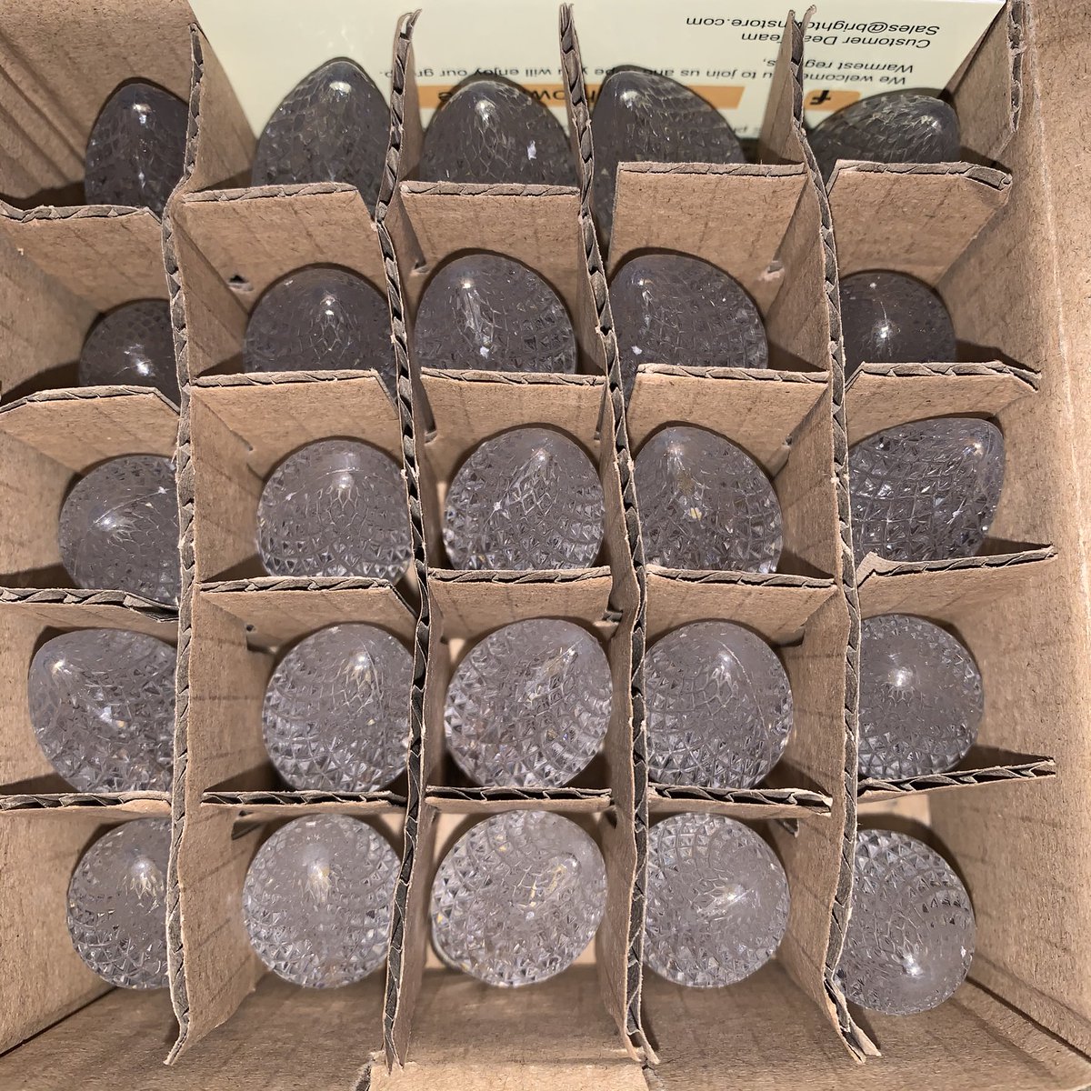 PhuongHoang_BMP's tweet image. When your LED lights box arrives, you see math possibilities! What else? #arraymath #multiplication