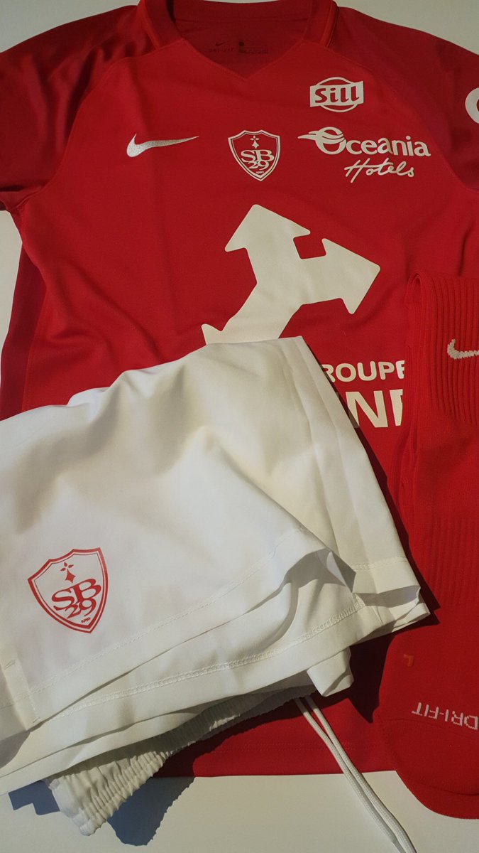VafcRedDevils's tweet photo. Le cinquième lot mis en jeu lors de l’opération des Restos est un ensemble du Stade Brestois ! #RestosDuCoeur #VAFC #VAFCREDDEVILS #J-12 #DesMaillotsPourLesRestos #OnCompteSurVous #Football #Valenciennes #StadeDuHainaut #Ligue2 #Foot #Brest #SB29 @VAFC  @majormadj @Julien_Masson_ https://t.co/VRskrVBVhk