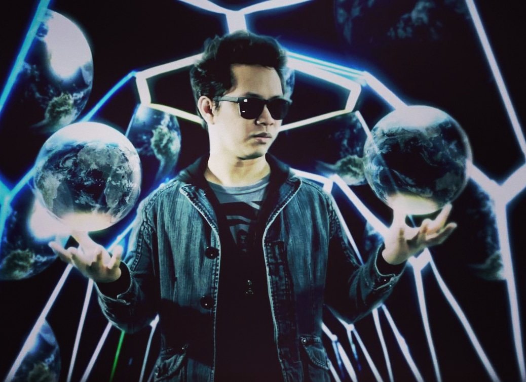 Back in 2016 we released a music video for our song "Hypertime," inspired by elements of the original #CrisisOnInfiniteEarths. Check it out here>> youtu.be/GCgAgJClQ-k <a href="/TheCWSupergirl/">Supergirl</a> <a href="/CW_TheFlash/">The Flash</a> <a href="/CW_Arrow/">Arrow</a> @mguggenheim <a href="/MelissaBenoist/">NOT MELISSA BENOIST.</a> <a href="/ThatKevinSmith/">KevinSmith</a>