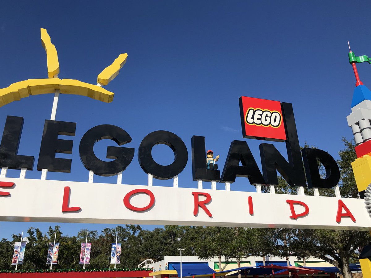 ECEProfession's tweet image. Telling myself I am here for STEM research but really for the #LEGOLAND #Hallmark holiday. @LEGOLANDFlorida #MerryChristmas