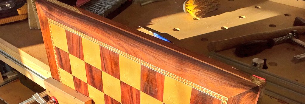 Today, we are going to talk about chess, not 3D or strategic chess, but shed chess. Shed chess is not playing, instead, this thread is about restoring a tired old chess set