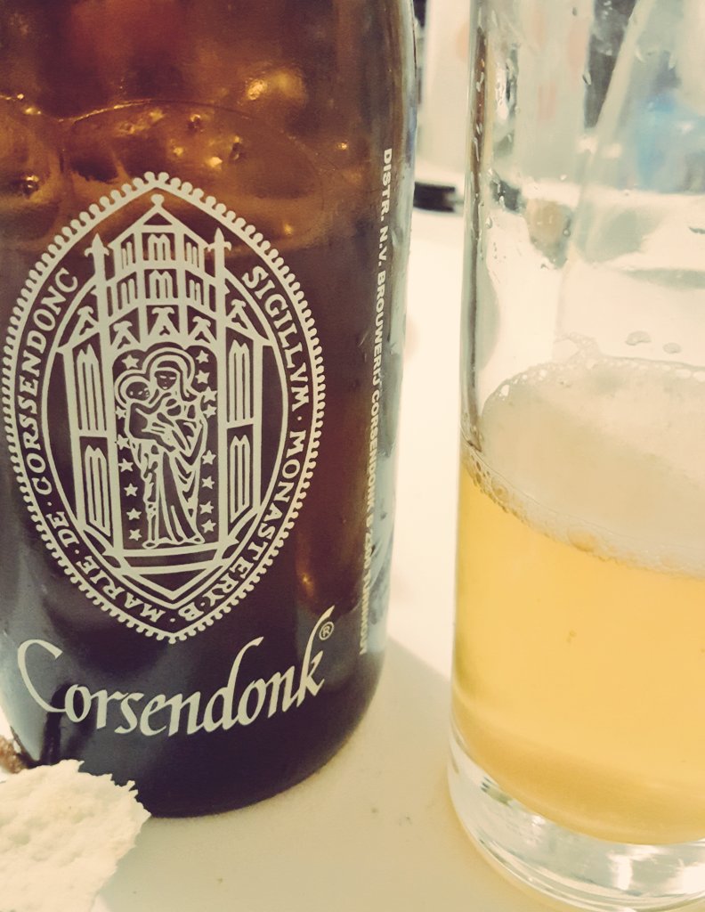 oenogirl's tweet photo. Sunday night made just a little better, a little snappier, a little more delicious.

#corsendonk #beer #sunday #apero #biere https://t.co/dkhnpREnEB