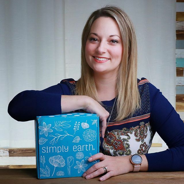 SubUnbox's tweet image. Essential oils are all the rage right now, check out last nights unboxing of the super cool subscription @fromsimplyearth! This subscription features recipes and all the tools to make your very own essential oil products at home! We even try making one o… ift.tt/2P1vk2d