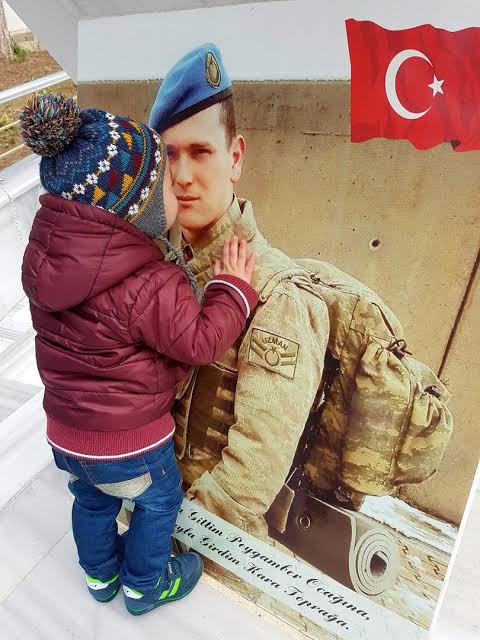 oguz_DAG83's tweet photo. @anadoluajansi #BakanımUzmÇvslaraMüjdeVer
Sayın Bakanım, Zeytindalı,Barış Pınarı,Pençe kahramanları kadro ve özluk haklarinin duzeltilmesini bekliyor.Yiğitlerinizi NOTERE gitmekten kurtarın. https://t.co/ydWeqagU9h