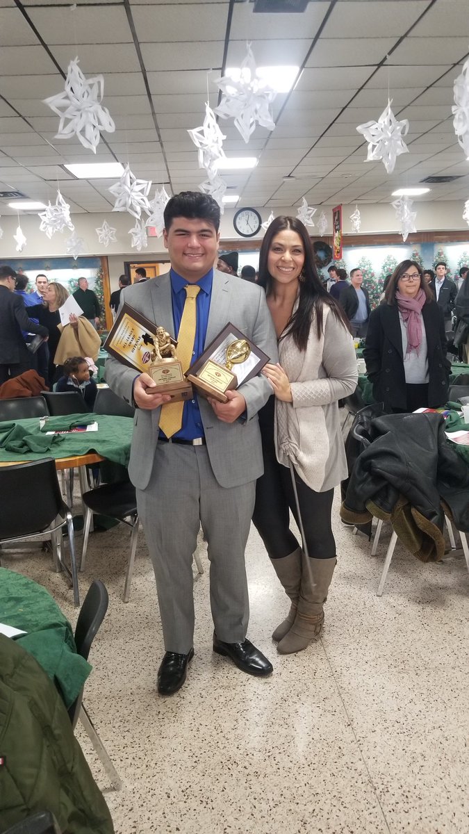 mcasillo's tweet photo. @_anthonycasillo recognized and voted for by all the other schools in the @NYCHSFL to WIN Lineman Of The Year Award He also received The Golden 11 Award and represented the Top Student Athletes Anthony is the 1st Player of @STP_Eagles to receive 2 awards in 1 year!!!! @siadvance https://t.co/BpzYKP6GSc