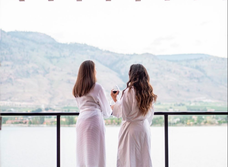 DailyHiveVan's tweet photo. Win a 2-night stay in #Osoyoos at @WatermarkResort in @DailyHiveVan’s annual #DH12Days https://t.co/7MWzjUZwfK RT to enter! https://t.co/LmD8j3S9Xv