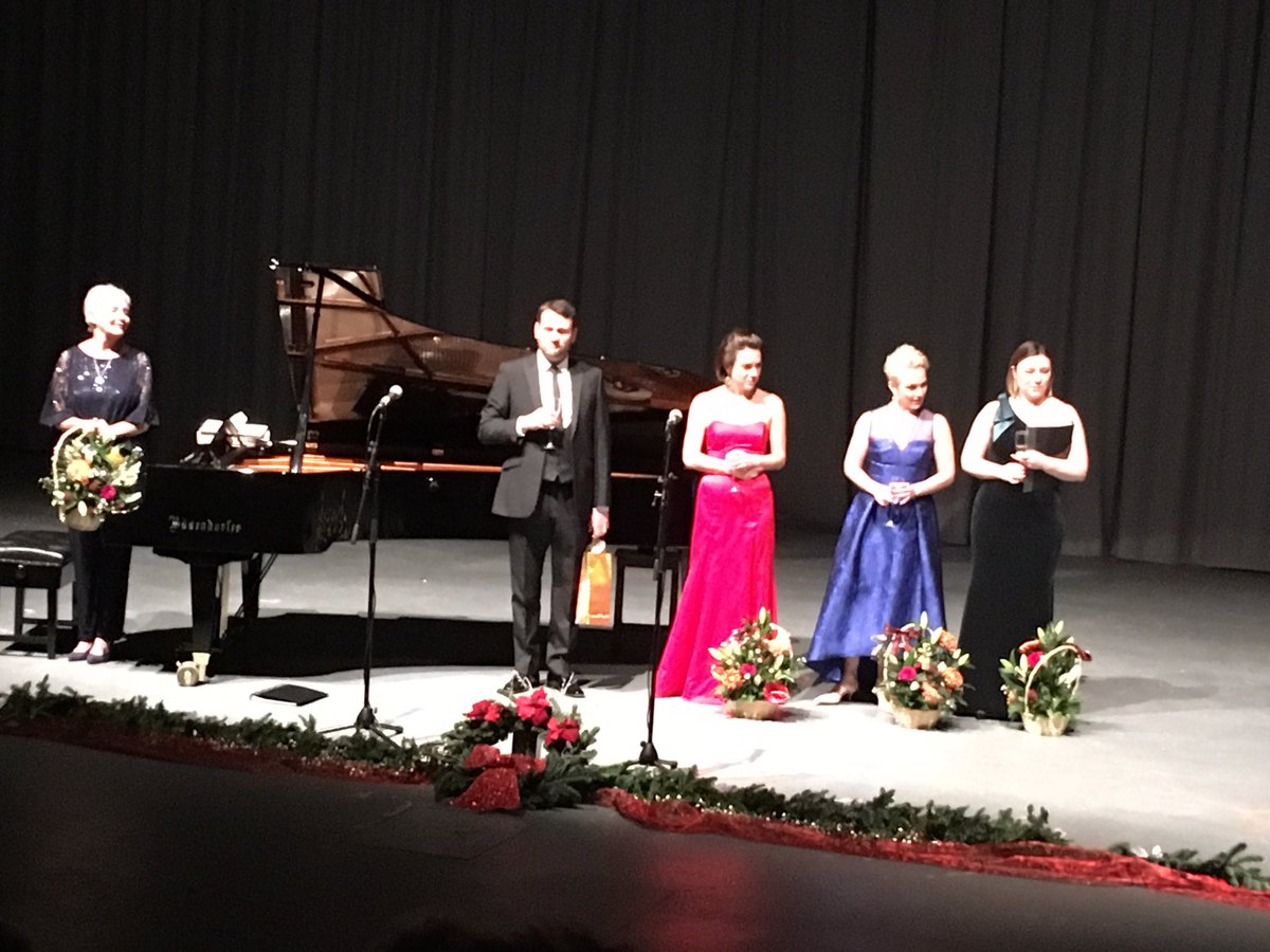 RhiannonTanlan's tweet photo. #1tenor #3soprano #GalaOpera #gwleddoganu #Puccini #Bizet #Mozart #Lehar a #JosephParry #Diolch @robynlynevans @rhianlois @natalyaromaniw Mary Bevan, Eirian Owen @ifanevans #pnawniwgofio ym Mhafiliwn @EisteddfodBont @ceredigion2020 🎶👏 https://t.co/heZSb41b5V