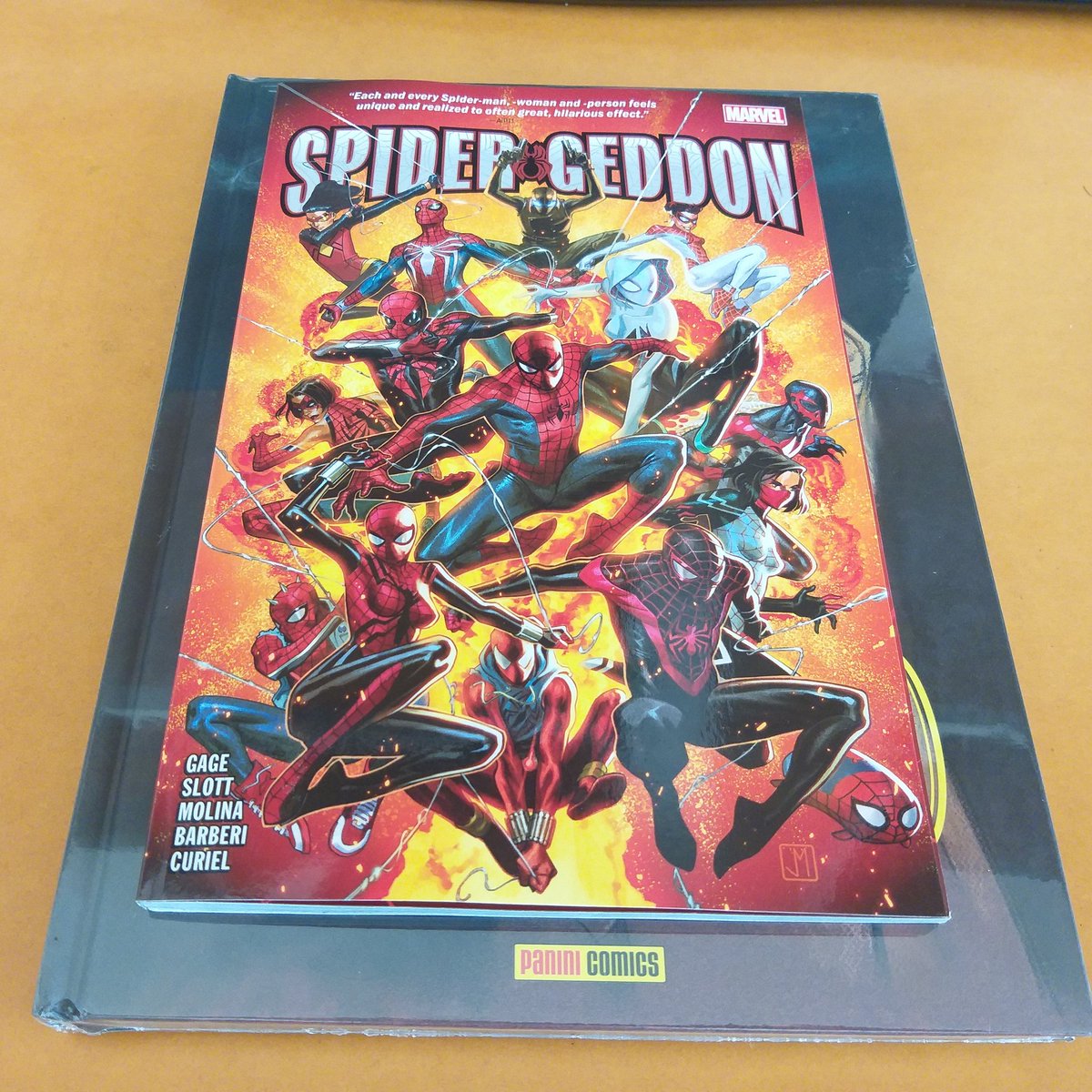 CanaldeMagenta's tweet photo. No perdí la oportunidad de comprar este comic en #amazon se los recomiendo, solo miren la portada o:

#spidergeddon #Spiderman #spidergwen #SpiderManPS4 #SpiderVerse #scarletspider #spidernoir #MilesMorales #spiderman2099 #spiderpunk #superiorspiderman #marvel #marvelcomics https://t.co/G35D5eYpC3