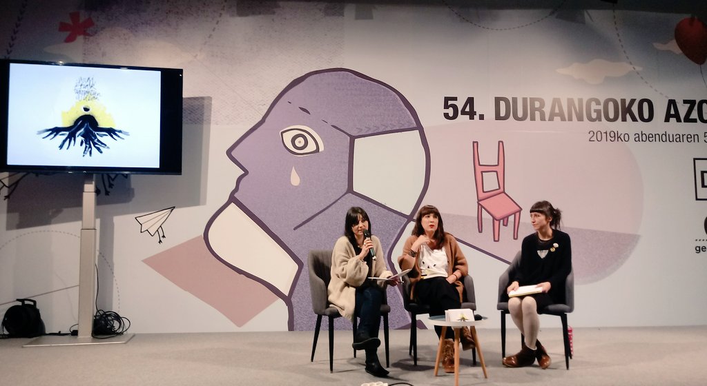 MAsensioLozano's tweet photo. Orain urte gutxira arte pentsaezina zen @durangokoazoka-n hainbeste emakume feministaren jakinduriaz eta konplizitateaz gozatzea, eta euren lanak euskaraz plazan ikustea. Une zirraragarriak bizi izan ditugu gaur ere. Eskerrik asko denoi! 💜 https://t.co/nRqfsonPpP
