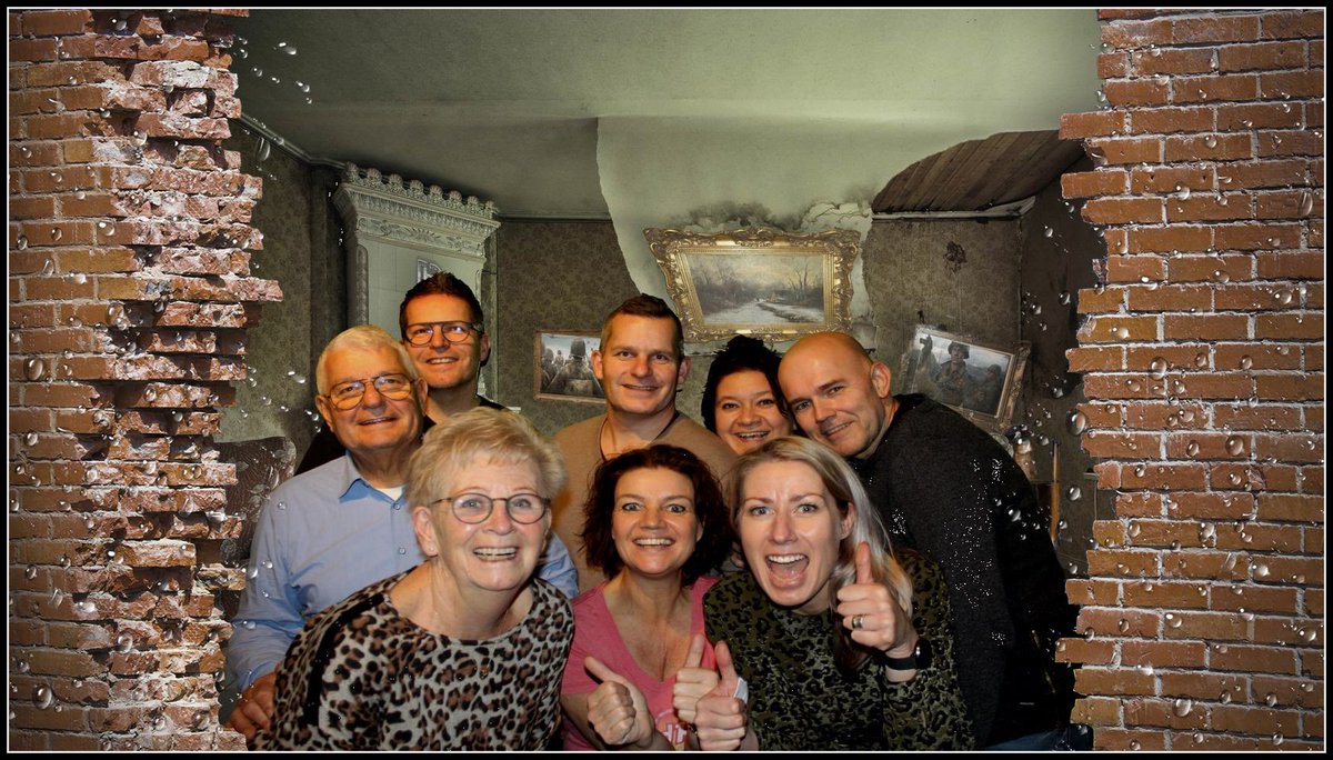 JeannekeSchuck's tweet photo. #Escaperoom gedaan. Súper spannend! Wij deden een poging om te ontsnappen uit “The Resistance”.
Familieweekend, schoonouders 50 jaar getrouwd.
#BestEscape https://t.co/n82dRKohfs