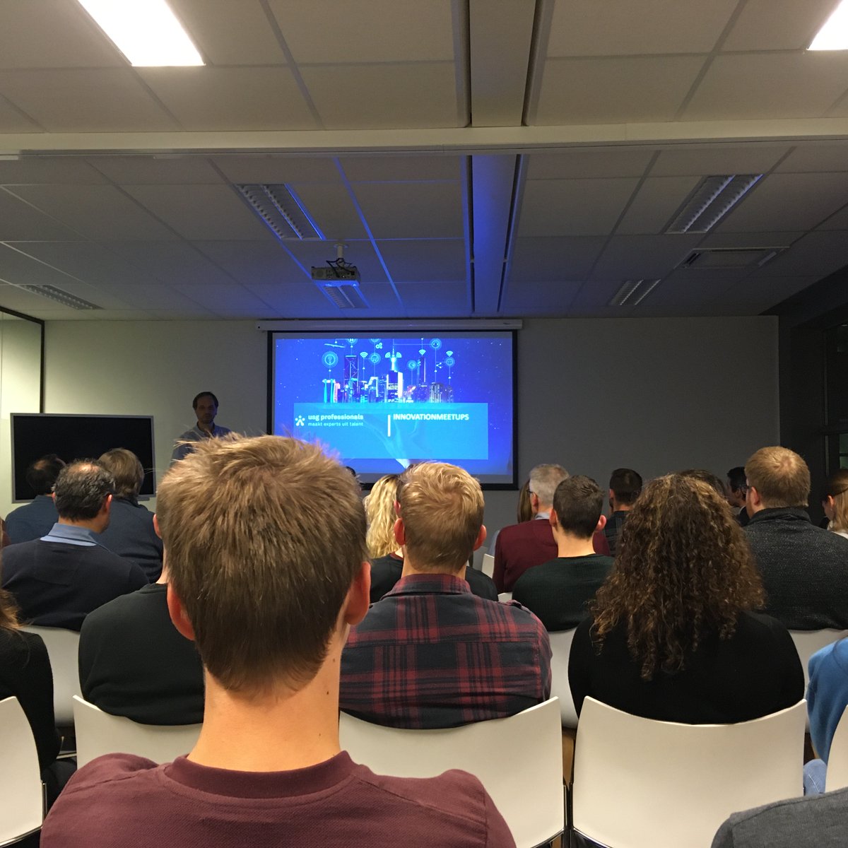 d_swartjes's tweet photo. #tbt lecture on natural language processing by @textgain at @USGProfBE 
ceo and co-founder guy de pauw talked about the use of the technology against desinformation #thomasmore #itfactory https://t.co/tP24BXXKYD
