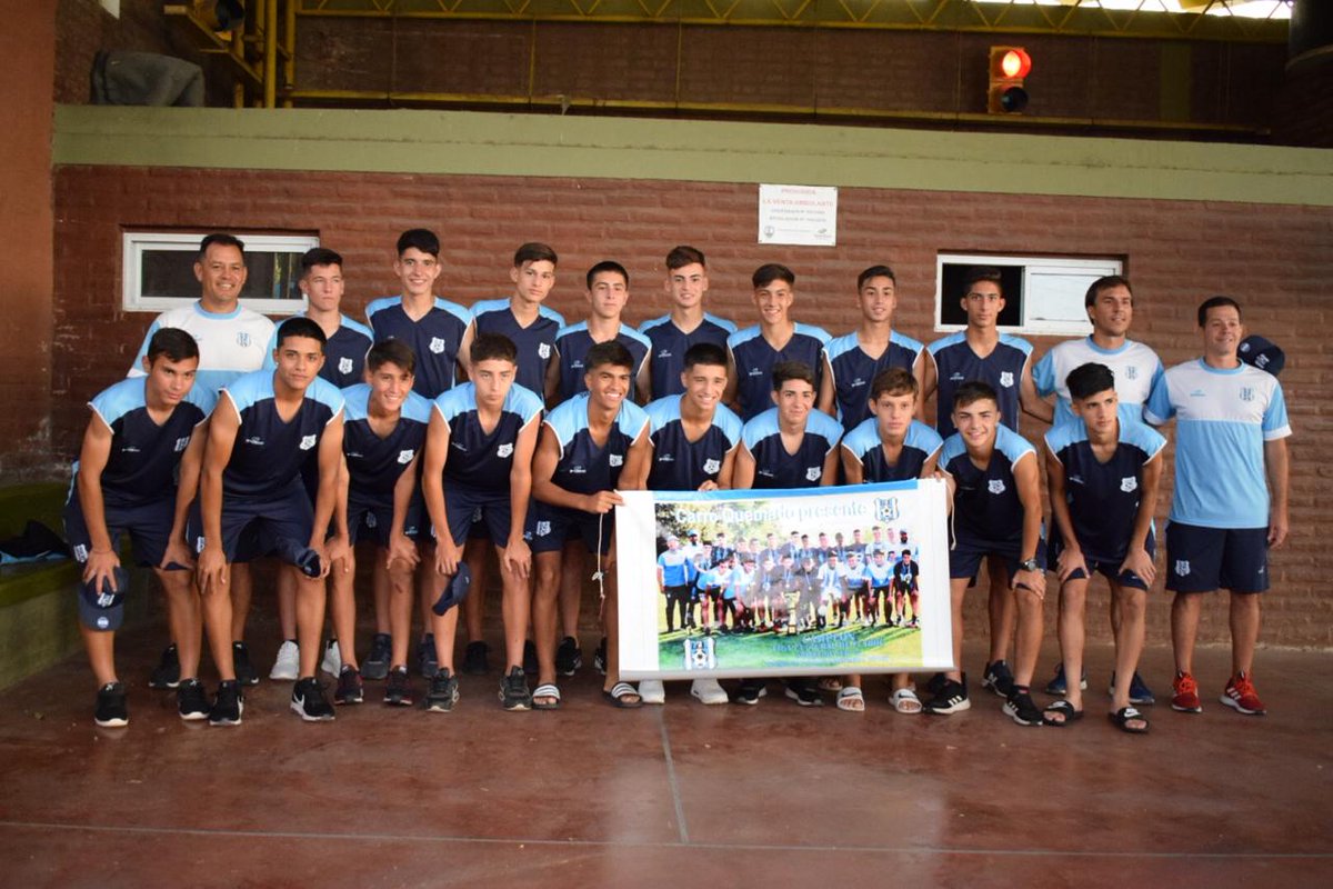 ➡️ La delegación del Sub 15 llegó en perfectas condiciones a Santiago Del Estero para disputar el Nacional. Debutan mañana ante Las Breñas (horario a confirmar) 💪