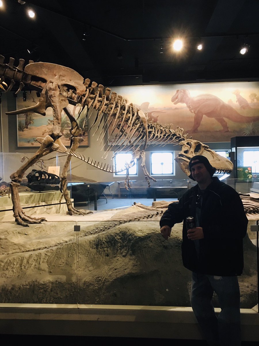 McQDisneyMadnss's tweet photo. Spending the holidays 🎄with #SueTheTRex @ #TheFieldMuseum 🦖 #Chicago https://t.co/r0Ml8b9EEq