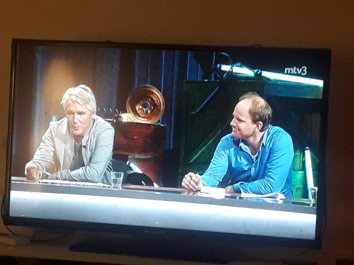 flanelsry's tweet photo. Pientä skabaa.. Miten @Maikkari'n Pitääkö olla huolissaan -ohjelman vieras @domekarukoski liittyy @flanelsry'n historiaan? Mitä, missä, milloin? #salibandy https://t.co/6dUENdSbbP