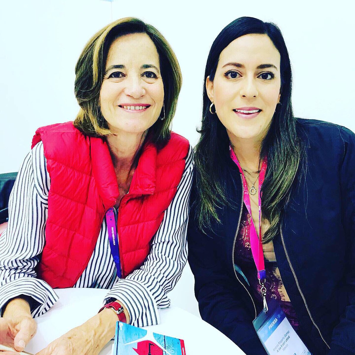 AndrumgFs's tweet photo. Hoy es el último día de la @filguadalajara,tenemos muchas lecturas📚 para compartir en su programa 💙@latertuliademinerva 📻 @mlavinm 
Escúchenos todos los jueves a las 7pm en el 630 de am o en https://t.co/FyENxbVwGu @JaliscoRadio 
#somoslectores #fil2019
#filaindia #latertulia https://t.co/QPjv2dWk79