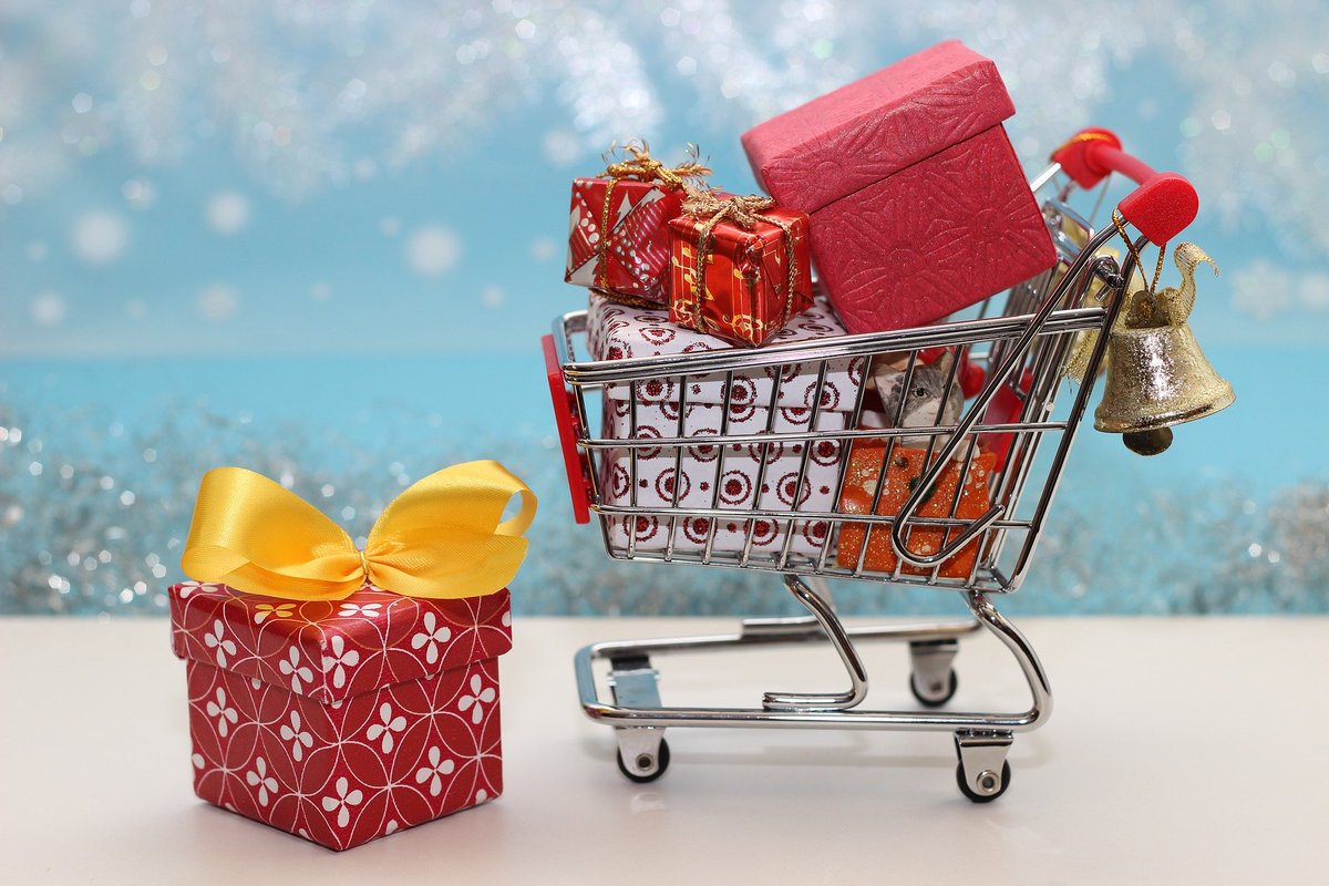PricingResearch's tweet photo. [Nugget #12] Gift givers pay higher prices on gifts than on products for personal use, and this lower price sensitivity depends on uncertainty about gift receivers' preferences (Wang/van der Lans 2018). Implications are... https://t.co/owATeIXvzR #retail #pricingnuggets #pricing https://t.co/R3jpwGDqx2