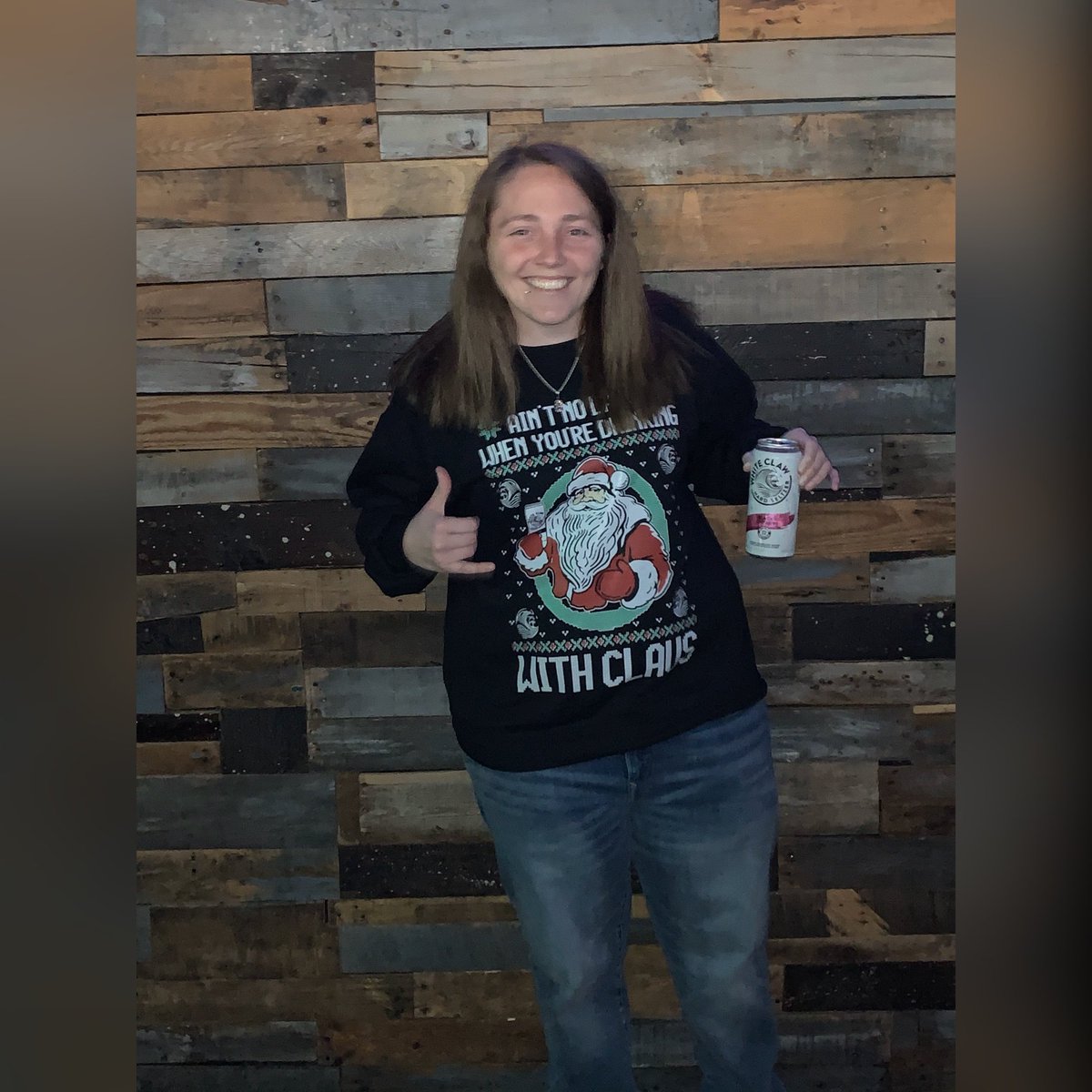 emily_jean06's tweet photo. “ain’t no laws when you’re drinking with Claus” 🤙🏻🎄#DashinThroughTheBars #BCLHoliday #BarCrawlLive #BCLPGH19 @barcrawllive #whiteclaw #whiteclawwinter https://t.co/2bWdFn7Yl1