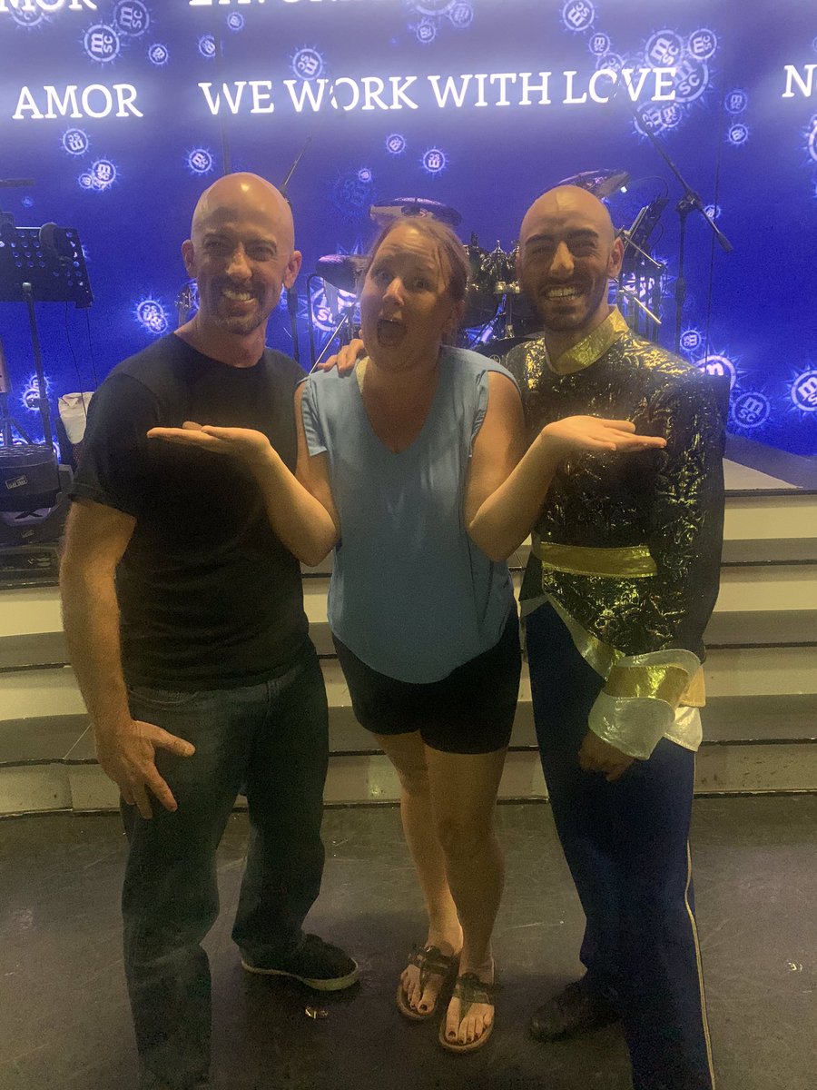 bizzymom04's tweet photo. When your husband finds out his #doppelgänger is a theatre performer on our #MSCMeraviglia cruise...#seeingdouble #twins #msc https://t.co/7x0Q7fc9Zw