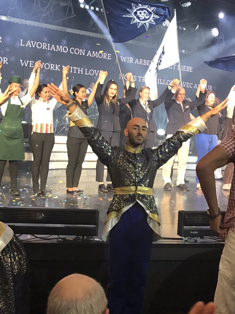 bizzymom04's tweet photo. When your husband finds out his #doppelgänger is a theatre performer on our #MSCMeraviglia cruise...#seeingdouble #twins #msc https://t.co/7x0Q7fc9Zw