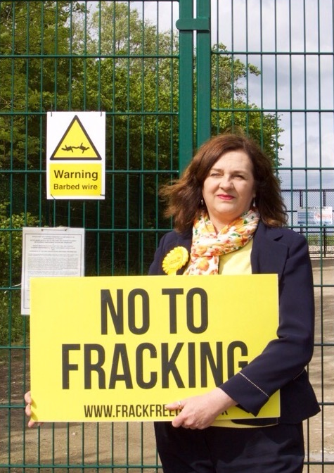 GreenLibDems's tweet photo. Meet 1 of our 21 #GreenHeroes who has is also a founding member of @frackfreeunited Dinah Keal https://t.co/dlq7VPYkvi If you are an @LibDems PPC remember to sign the #FrackFreePledge @dinahkeal @Rebecca4Bootle @RobbieEggleston @LibDemLinda @YandHLibDems @FrackFreeRyedale @ALDC https://t.co/5aL8tfRIuq