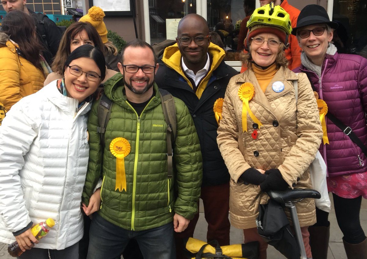 CllrGaryMalcolm's tweet image. Fun day in Kensington to help @SamGyimah become their MP this Thursday in the #GE19

@SamGyimah and many @LondonLibDems heard about previously Labour voters, who will be voting @LibDems 🔶 to stop the Tory Brexit candidate from winning #StopBrexit 🇪🇺  #SamForKen