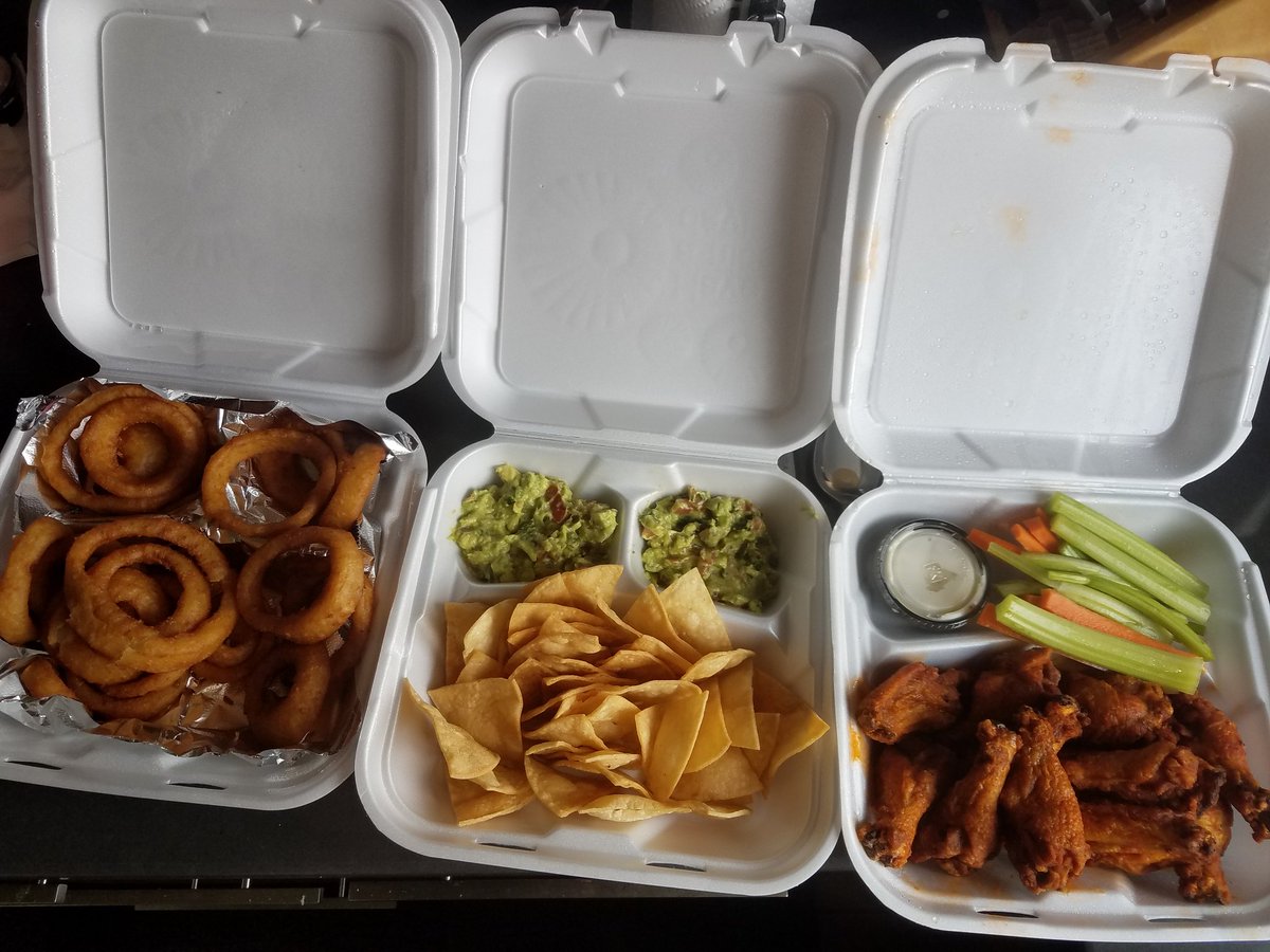 robinbudd_vfm's tweet photo. The only way to survive the second half of Bills v. Ravens: #YeRusticInn https://t.co/p3VPPLIQ2M