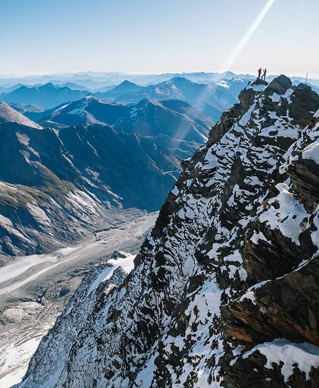 simontour's tweet photo. ⏃ tender light beam bright
translates now to forever
extending insight. (#grossglockner /w @bergwelten &amp; gerlinde kaltenbrunner) https://t.co/B1xnoWt8fl https://t.co/kWItRYF3iB