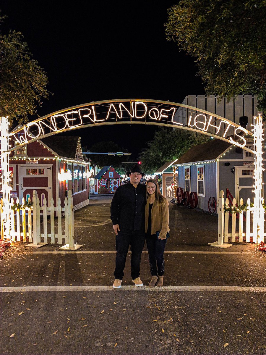Asquared22's tweet photo. It’s her birthday, but I get the best Christmas gift I ever could have dreamed of ❤️ @barrentinekj2 #love #life #wonderlandoflights #ringbeforespring https://t.co/h61c3LjhvS