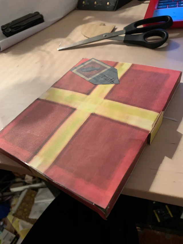 MCProHosting's tweet photo. We found this on r/MinecraftMemes and thought it was wholesome. It's a person gifting their friend a copy of #Minecraft but wrapped in a Christmas chest texture pack 🎁

Are you giving the gift of Minecraft to a friend this year? 🤗 https://t.co/rkTFlz43wI