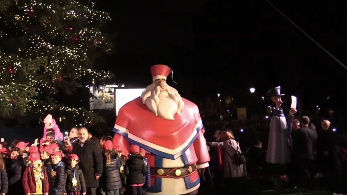 agenparl_lazio's tweet image. #Roma #Spelacchio #SpelacchioIsComing #VirginiaRaggi @spelacchio @virginiaraggi @Roma