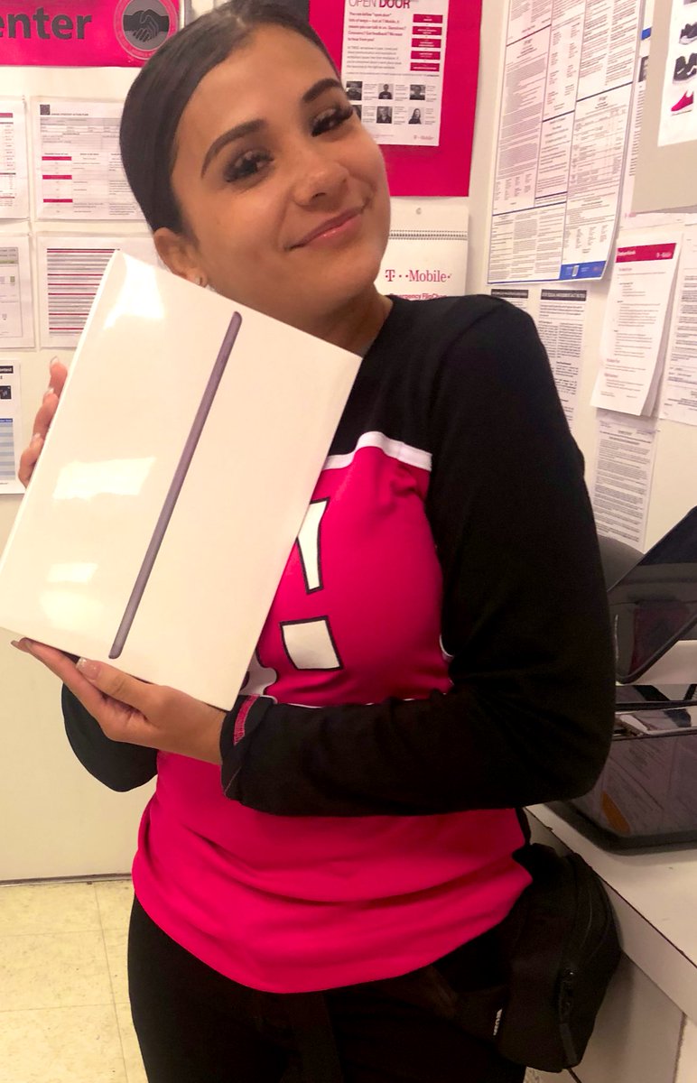 vee_magenta's tweet photo. Sunday Funday on Fordham! 50% OFF select @Apple iPads π±π€ Weβve got you covered this holiday season ππ #BXSunstoppable #NERules #AreYouWithUs #5GOG #smallbusinessowners #TMobileforBusiness https://t.co/y8VVFpnJxu