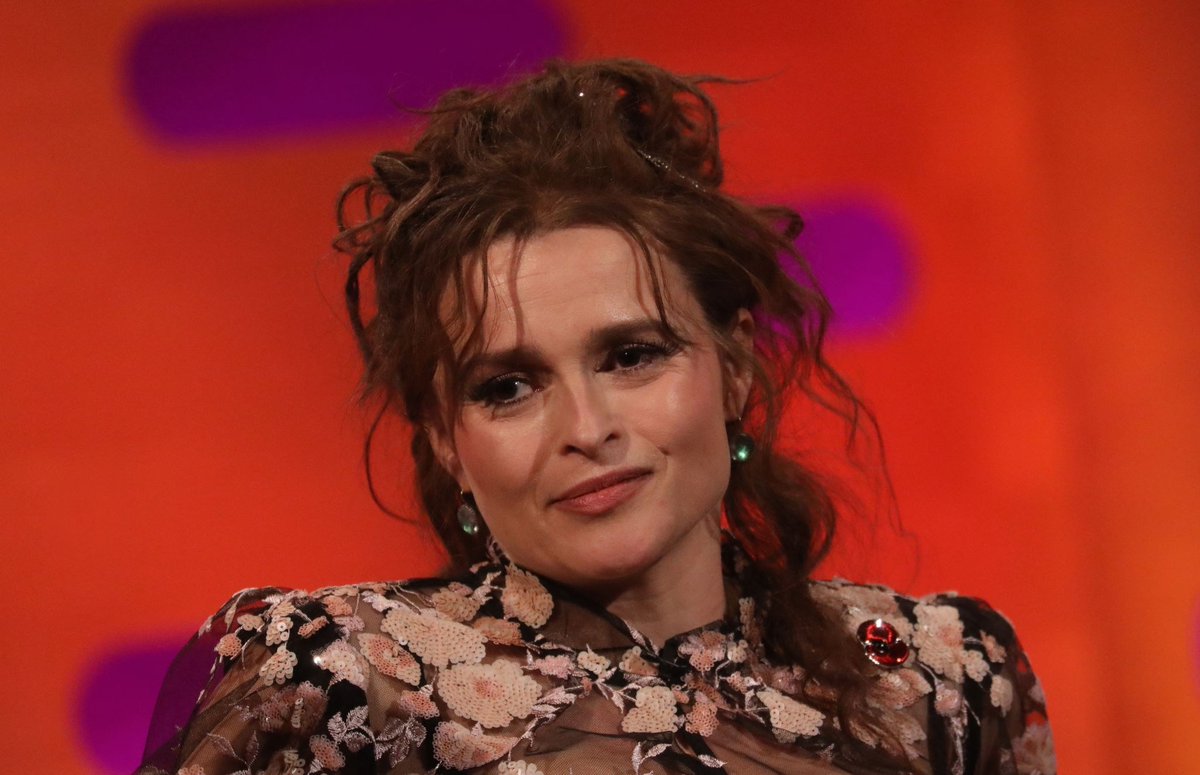 HelenaCentral's tweet photo. Nov 7 | Graham Norton Show to promote The Crown

📸 https://t.co/R8ev2lCnT8

#HelenaBonhamCarter #TheCrown #TheCrownNetflix #PrincessMargaret https://t.co/X889RB8i42