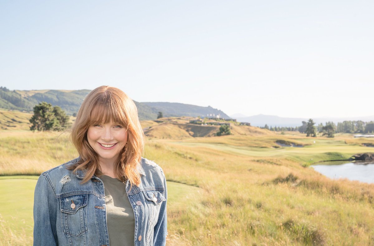 portalhoward's tweet photo. 📸 | Novas fotos de Bryce em Nova Zelândia na época em que ela estava promovendo o "The Ultimate New Zealand Experience" em 2017. As fotos foram tiradas por Julian Apse! 

Essas fotos são pura arte! 💚 https://t.co/ulSfwTJkDy