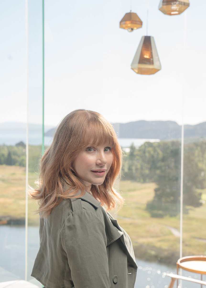 portalhoward's tweet photo. 📸 | Novas fotos de Bryce em Nova Zelândia na época em que ela estava promovendo o "The Ultimate New Zealand Experience" em 2017. As fotos foram tiradas por Julian Apse! 

Essas fotos são pura arte! 💚 https://t.co/ulSfwTJkDy