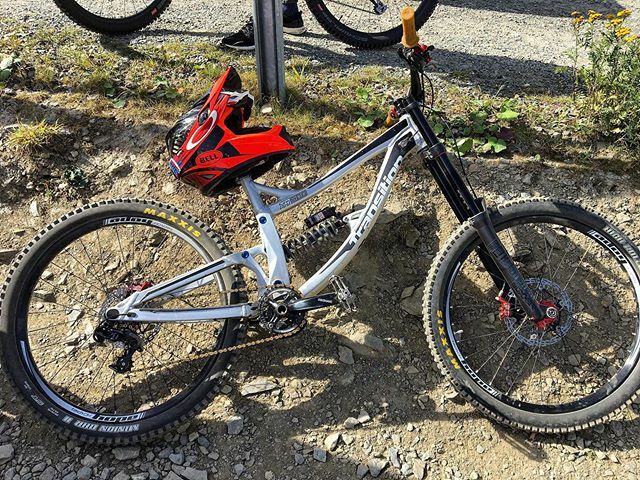 der_pieperlars's tweet photo. Need to get back on that beast 👹
How else doesn‘t know the word „off season“?
.
.
.
.
.
. ••••• #mtb #mtbdownhill #enduromtb #transitionbikes  #rockshox #hopetech #mtbdaily #outdoors #fitness #bestoftheday #mtblife #mtbisawesome #soenduro #mtblov… https://t.co/095Mw1cBX1 https://t.co/u98d1U2sW7