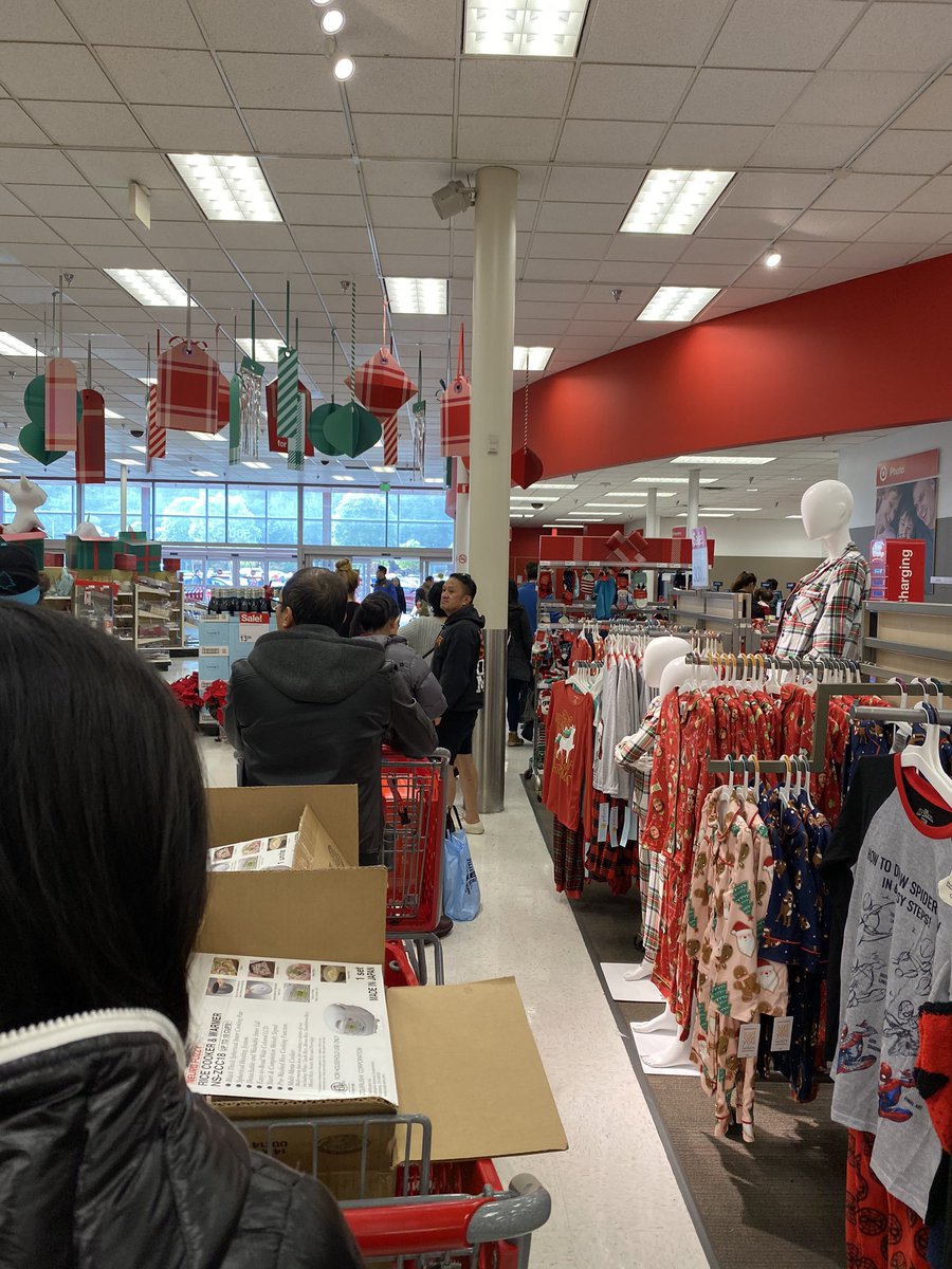 busybizzie's tweet photo. @target @AskTarget why is there only one person working returns / order pickup on the weekend after Black Friday / cyber Monday? This line is crazy! https://t.co/222vGFtHpW