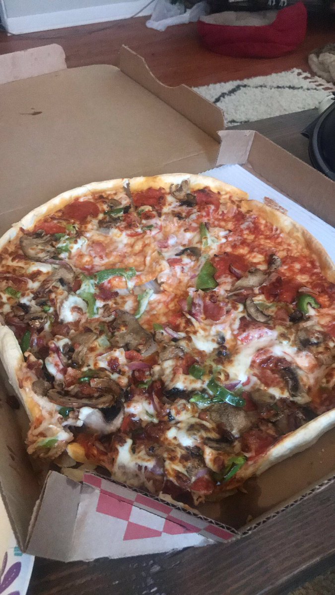 audreyfreeman3's tweet photo. @pizzahut two weeks in a row, stellar work. https://t.co/HA5UfzCLvb