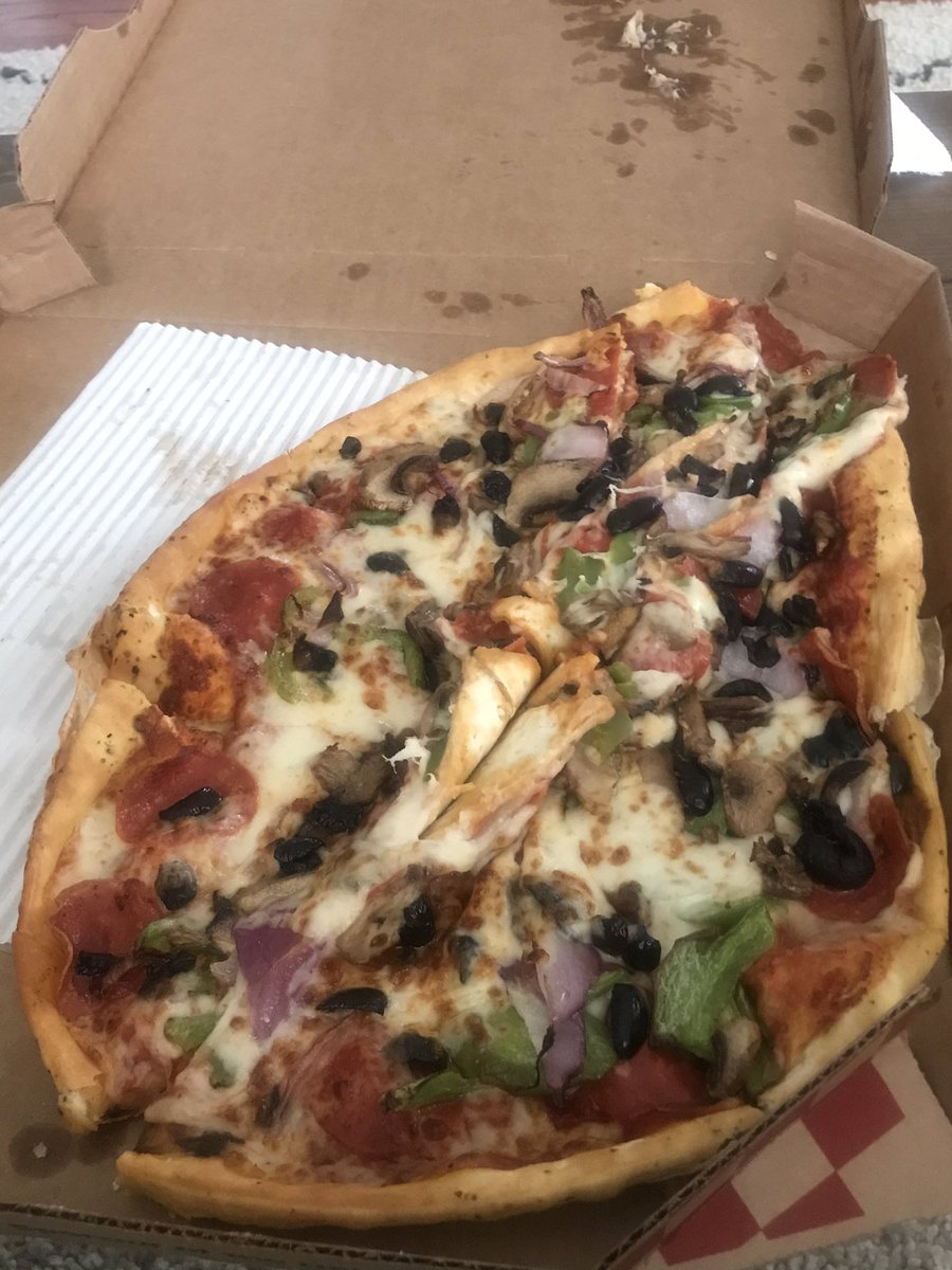 audreyfreeman3's tweet photo. @pizzahut two weeks in a row, stellar work. https://t.co/HA5UfzCLvb