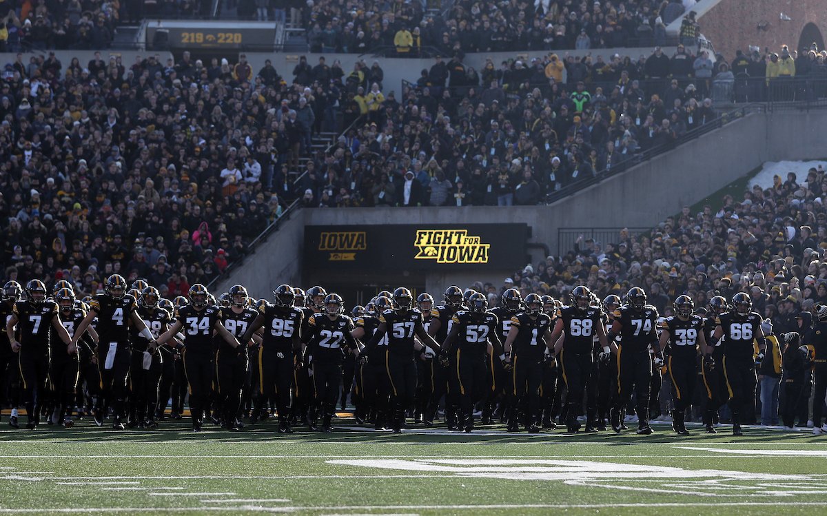 uiowa's tweet photo. The Hawkeyes are headed to San Diego! Iowa will take on USC in the @HolidayBowl on December 27. #FightForIowa 💛🖤🏈 https://t.co/K0riZeoomQ
