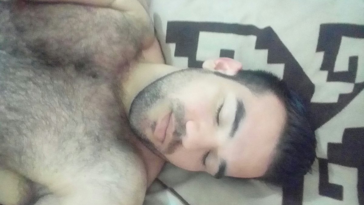 PaddySoy's tweet photo. #OsoDormilon Pecho Paga Dormir https://t.co/re9O0hlpUf