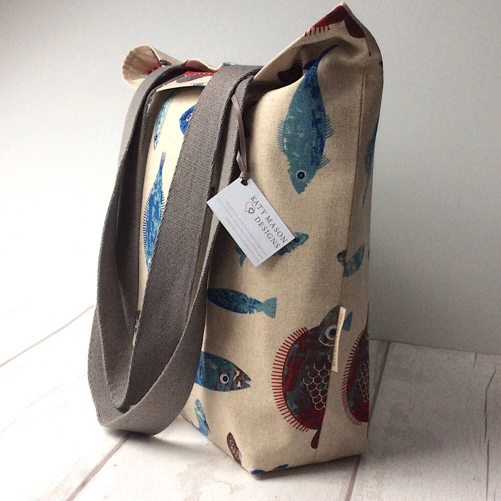 katymason32's tweet photo. #fishbag #gifts #kcrafthour #handmadehour https://t.co/bZBrtz4ZCa https://t.co/9oQ3llrOUr