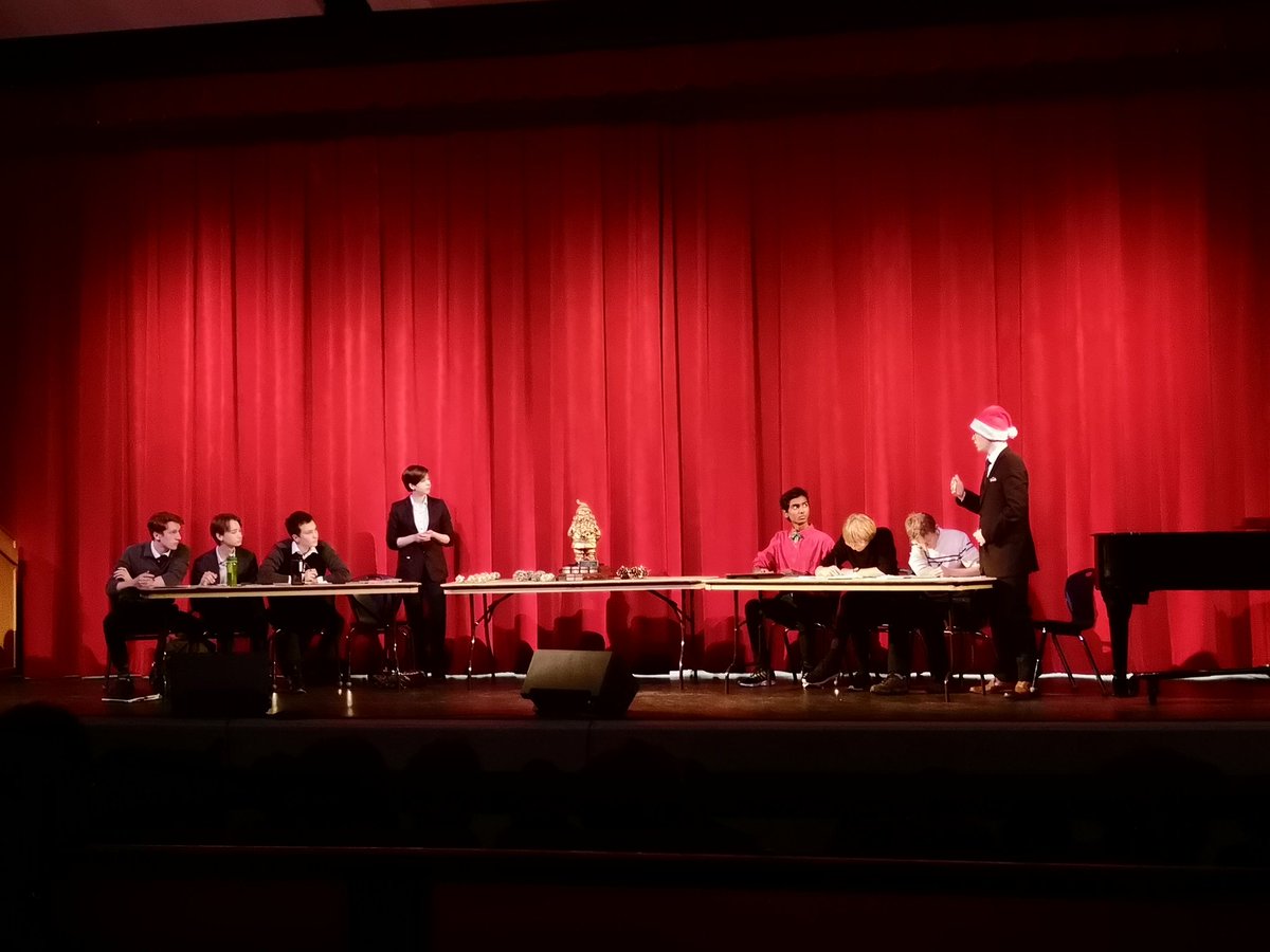 TealePB's tweet photo. The final round of yesterday's Golden Gnomes #HSDebate tournament hosted at @OakBayHigh, featuring two excellent teams from @BrentwoodNews + @sd61mtdoug.
Great to see my stellar #ADSSDebate team + judge some interesting holiday-themed rounds 🦌🧝♂️
Thank you to the organizers! https://t.co/bSCcQFgmUu