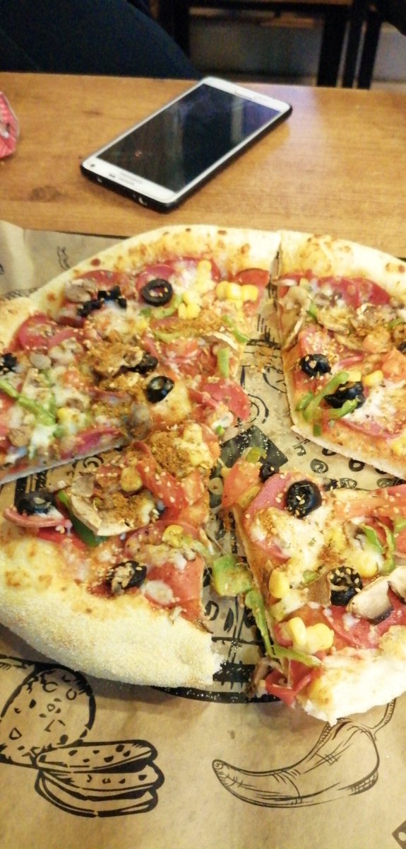 Karnımız açıktı lahmacun yiyelim dedik
