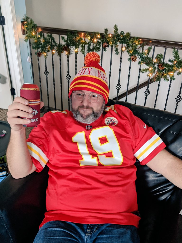 technicole's tweet photo. I love my #Chiefs fan. @rempresent https://t.co/fXxiYYKI74