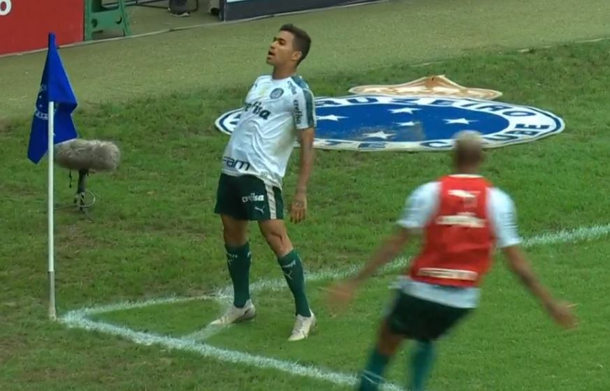 geglobo's tweet photo. Gol do Palmeiras! Dudu aumenta a vantagem e deixa o Cruzeiro muito perto da Série B https://t.co/LNj02eA6ZD https://t.co/MzhF09YQBe
