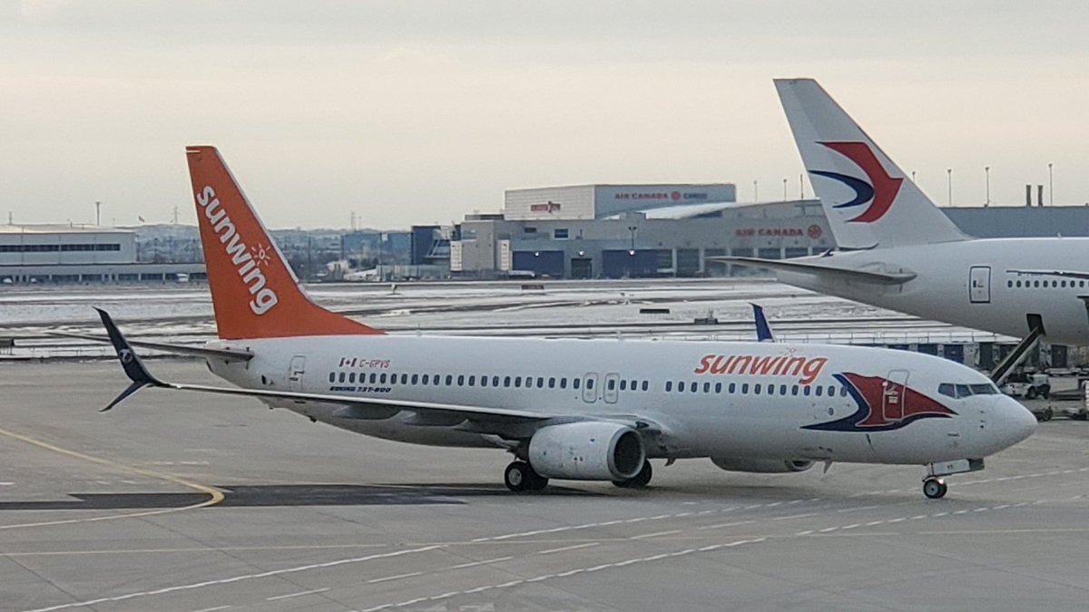 veryboeing's tweet photo. Sunwing/ Travel Services #B737 -800 #CGPVS / #OKTVS CYYZ https://t.co/0M2xTNwaFb